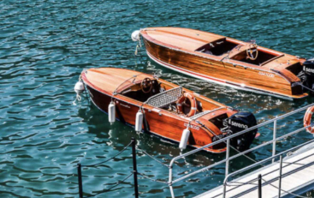 Lake Como by Boat — Vintage wooden speedboats moored in turquoise alpine water, Lake Como, Italy — luxury leisure and coastal Italian design aesthetic.