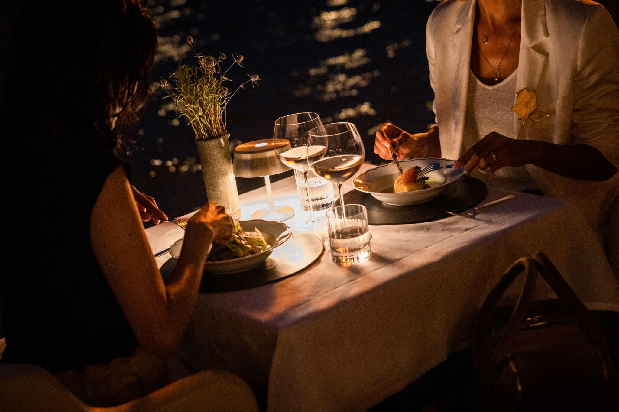 night-dinner-restaurant-terrace-grand-canal-view-the-venice-venice-hotel-2048x1363