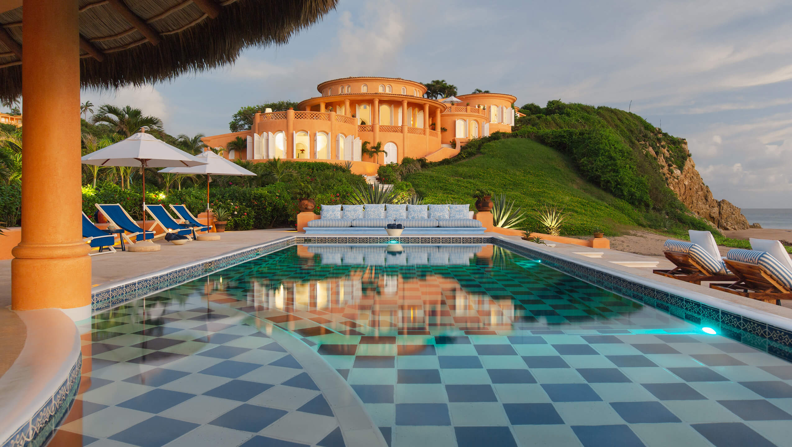 pool-casa-la-playa-cuixmala-puerto-vallarta-mexico