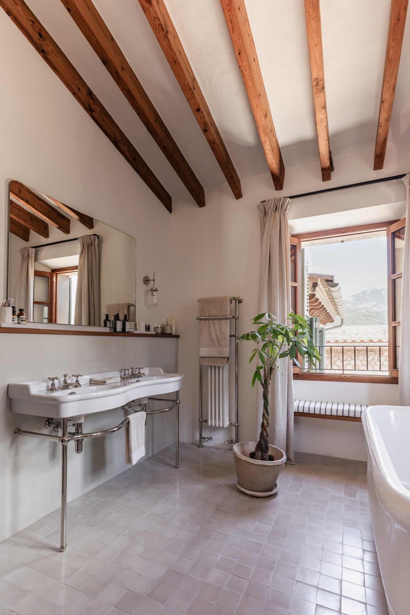 Bathroom at Mon Cor in Soller, Mallorca