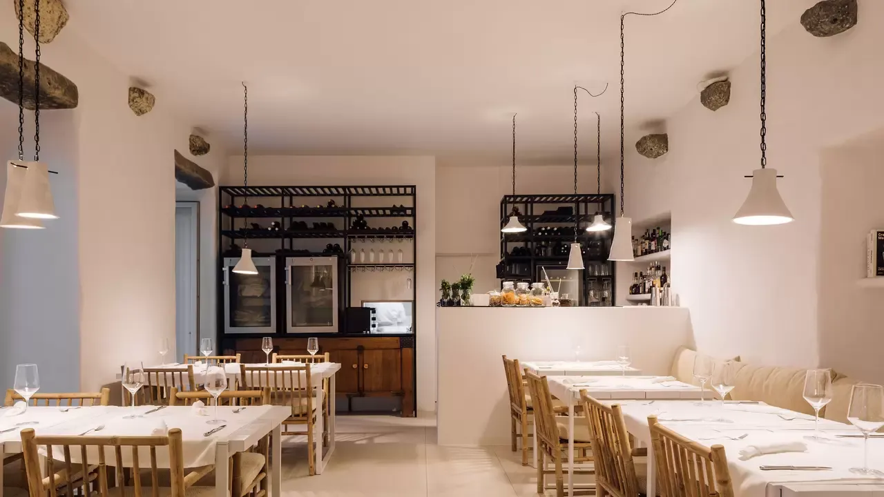 white-exclusive-suites-amp-villas-gallerycardume-restaurant-7-